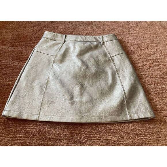 Jolie & Joy  SILVER METALLIC  FAUX LEATHER MINI SKIRT Size M - Picture 6 of 8